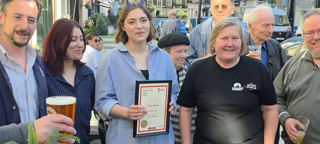 West London CAMRA presents the Pub of the Year certificate to The Bear